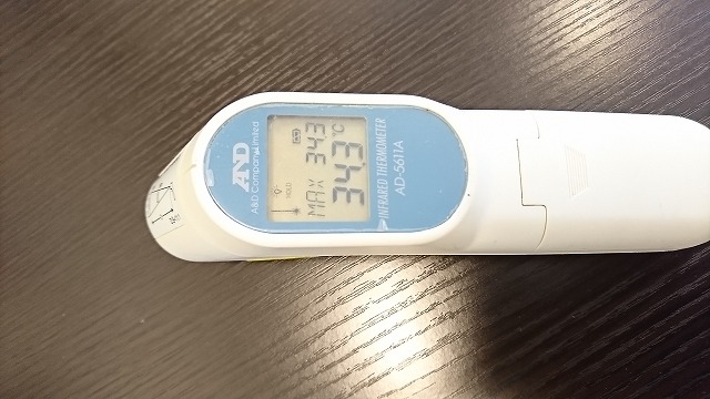非接触型の温度計の写真
